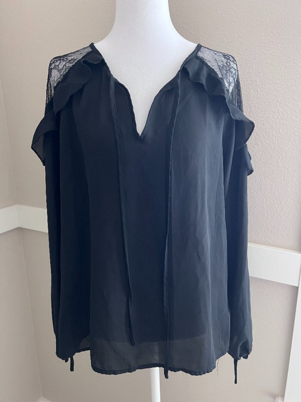 Blooming Jelly Black Chiffon Lace Accent Ruffle Blouse - Size Medium - Picture 2 of 10